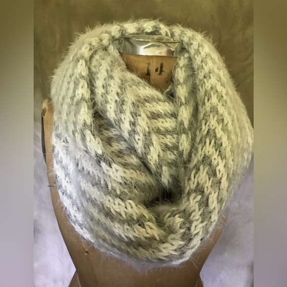 Urban Outfitters Accessories - {BNWT} LUSH chunky INFINITY SCARF boho ivory gray super soft URBAN OUTFITTERS